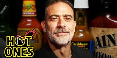 Jeffrey Dean Morgan Can’t Feel His Face While Eating Spicy Wings