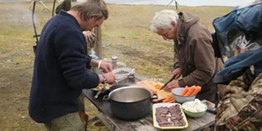 Et rensdyr på Svalbard