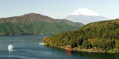 The Golden Route to Hakone: Limited Express Romancecar and the Mountain Train