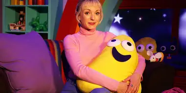 Helen George - I Am the Boss of This Chair