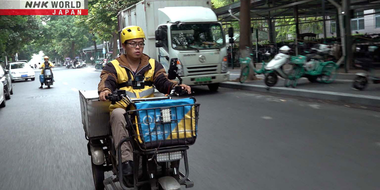 The "Voiceless Knights" Delivering Food: Chengdu, China