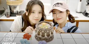 HeeSeul Making a Cake! for ODD EYE CIRCLE