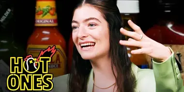 Lorde Drops the Mic While Eating Spicy Wings