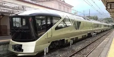 Train Suite Shiki-shima: The High-Tech Luxury Cruise Train